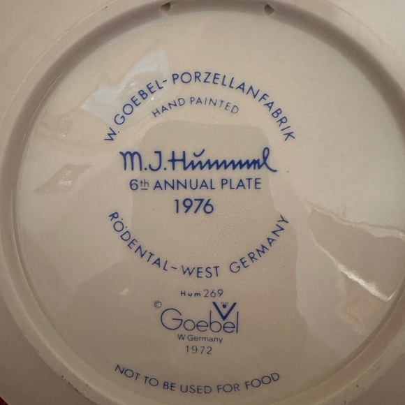 Vintage 1976 Hummel Goebel hand-painted Annual Plate in Box - Picture 6 of 8